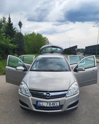 Opel Astra cena 12000 przebieg: 226138, rok produkcji 2007 z Łódź małe 137